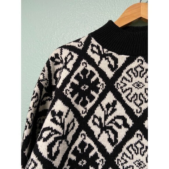 Vintage Unisex Sweater Exchange Black and White Mistletoe Pattern Sweater Small - Picture 4 of 11